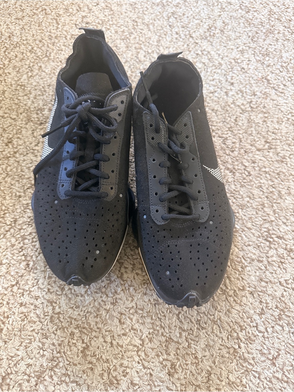 Nike Air Zoom Black Sneakers with White Swoosh and Air Cushion - Picture 7 of 8